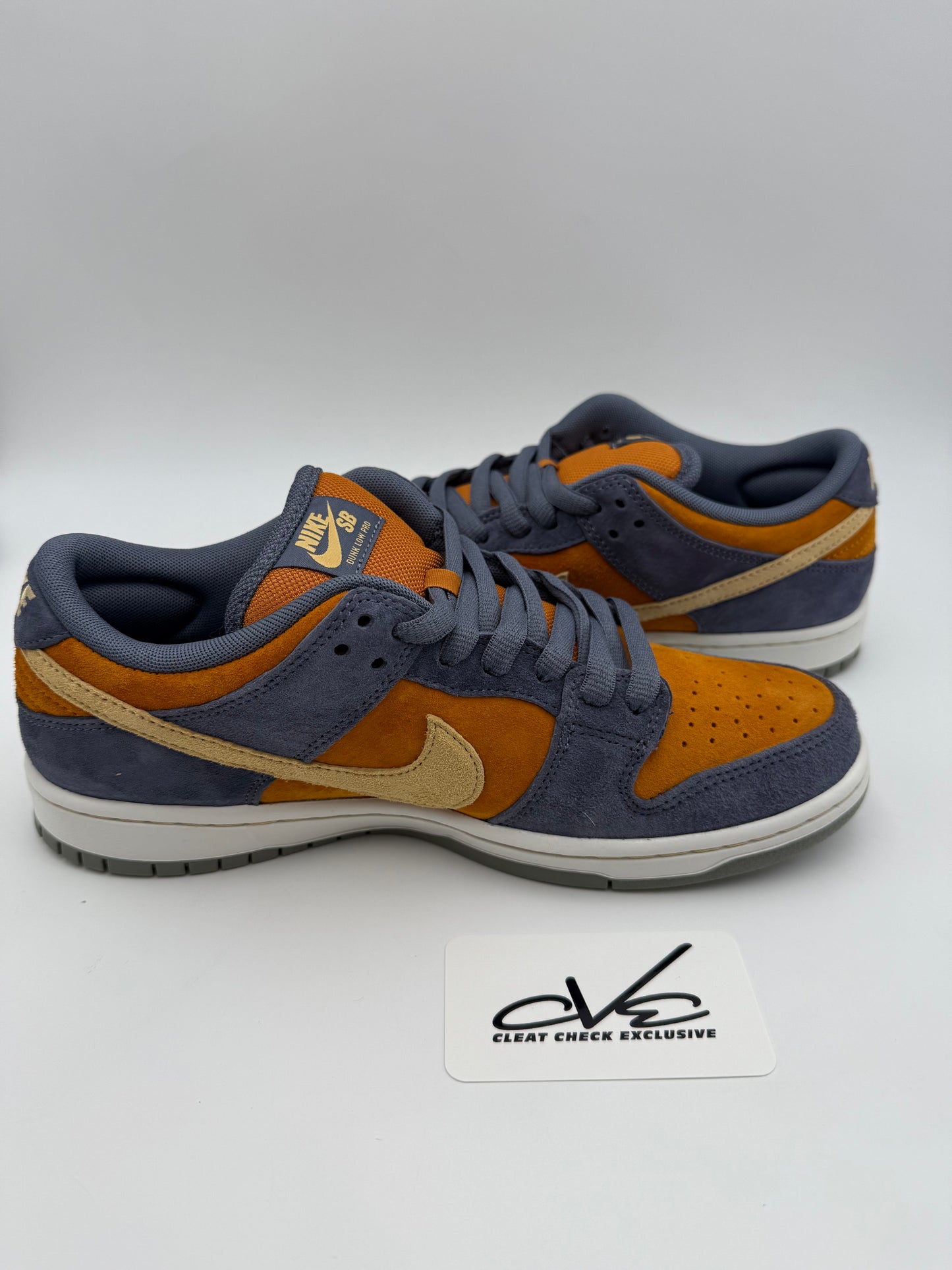 DUNK LOW SB ‘LIGHT CARBON MONARCH’