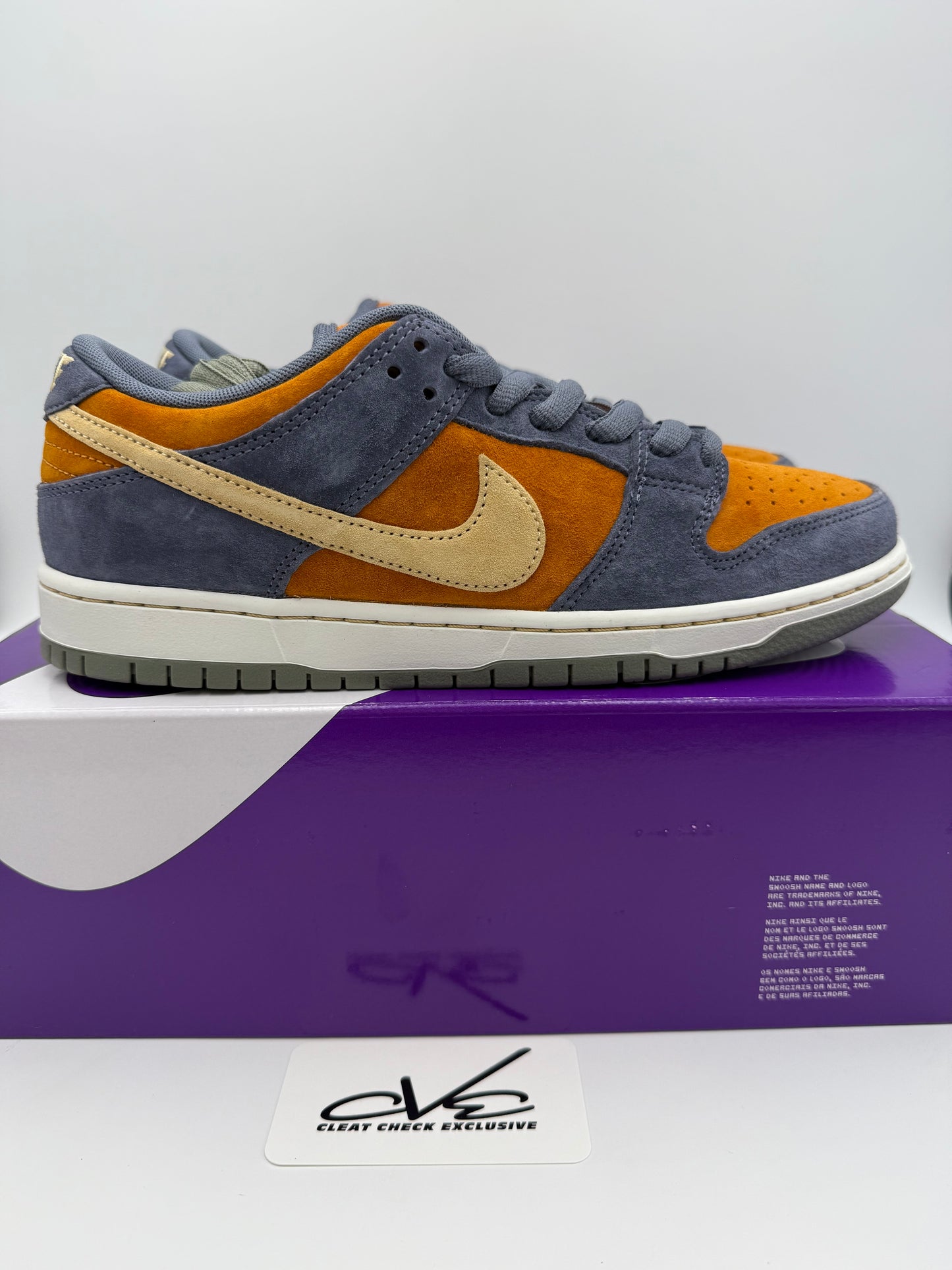 DUNK LOW SB ‘LIGHT CARBON MONARCH’